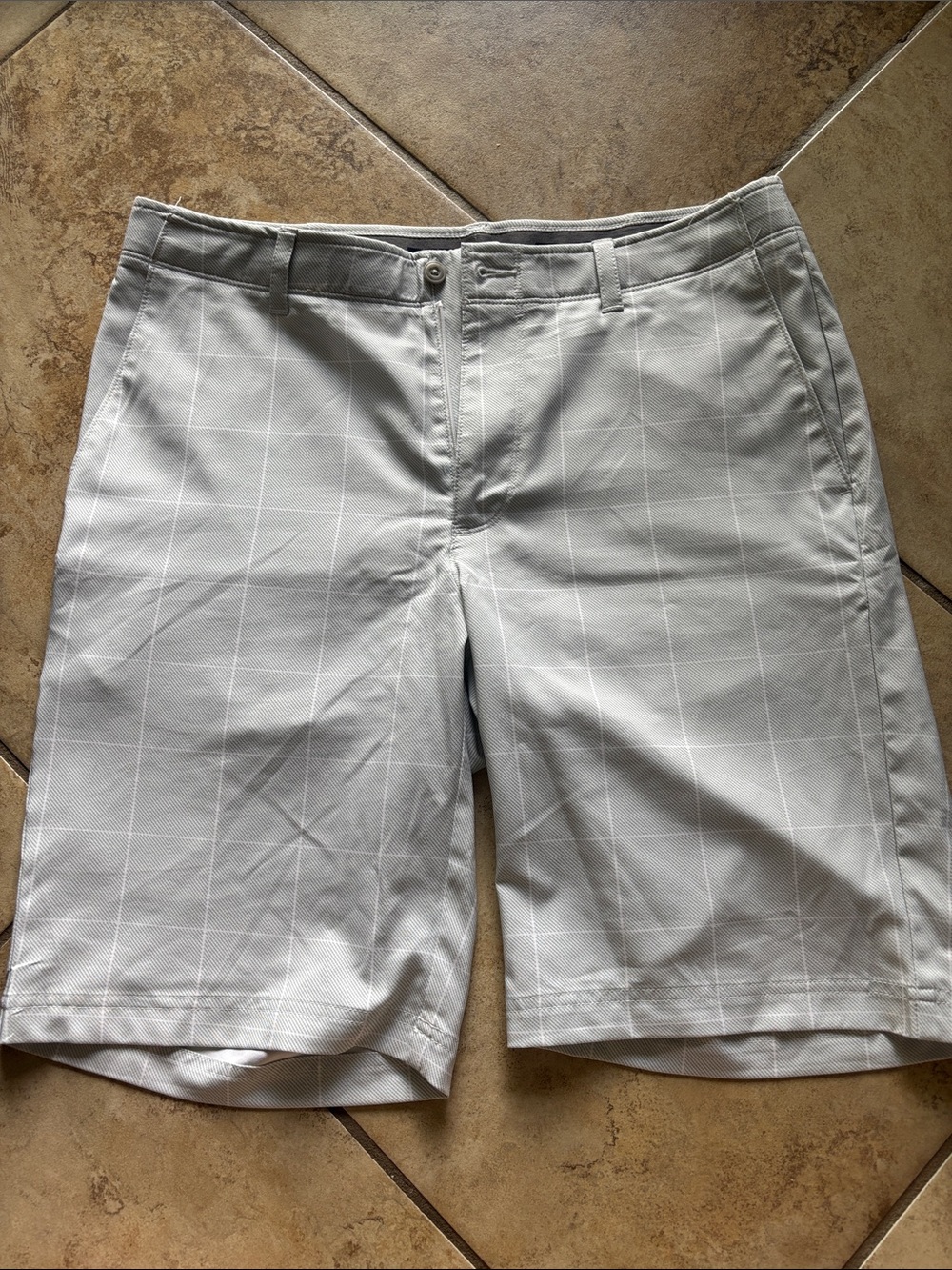 Men's PGA Tour Light Gray Windowpane Golf Shorts 34